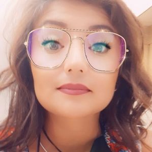 Meet your Posher, Nomi